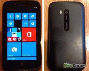 Windows Phone 8-смартфон Nokia Lumia 822 на фото