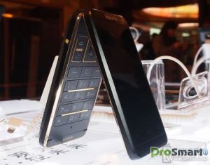 Смартфон-раскладушка Philips Xenium W9588 выходит в Китае